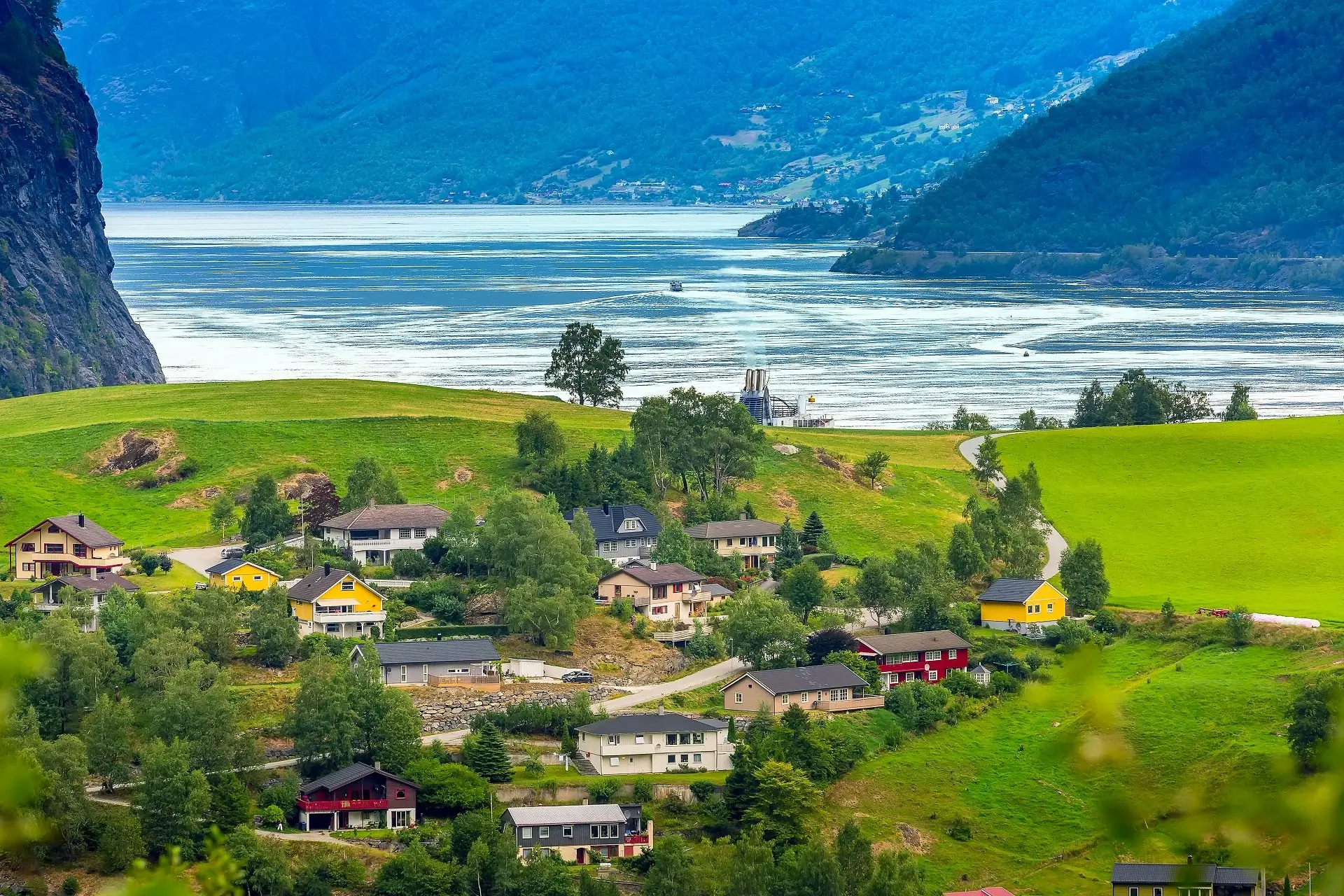 Melting Horizons - A Norwegian Spring Voyage